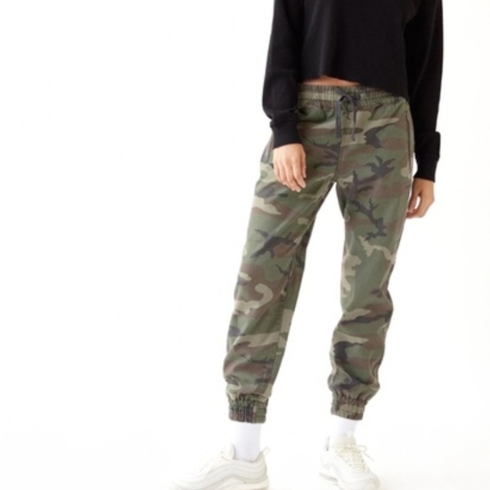 Aritzia TNA Green Camo Alix Jogger Pants, Elastic Waist, 100% Cotton, EUC!
